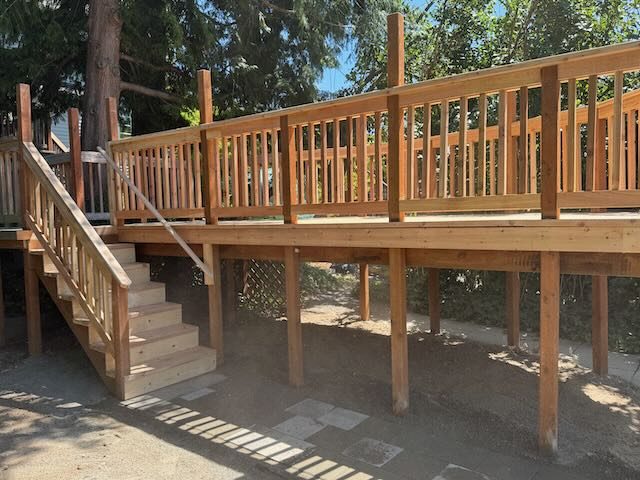 Composite deck boards detail