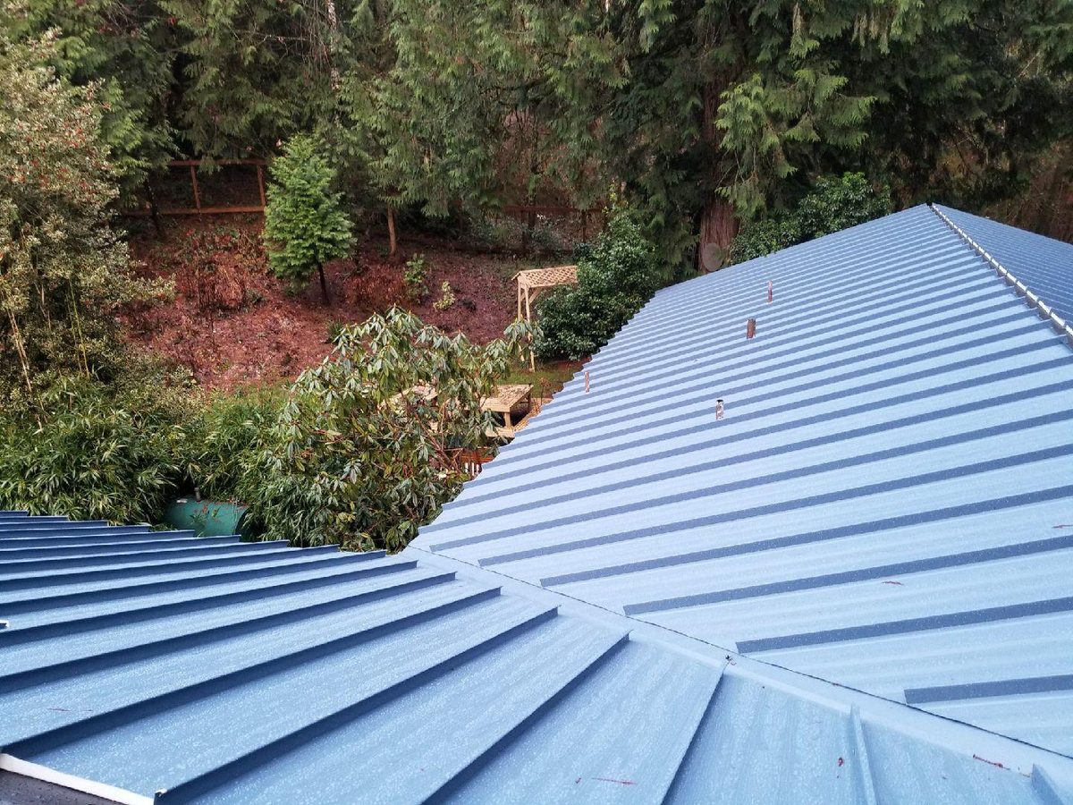 Standing seam metal roof installation - Seattle area